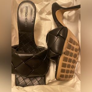 BARELY WORN BOTTEGA , WITH BOX